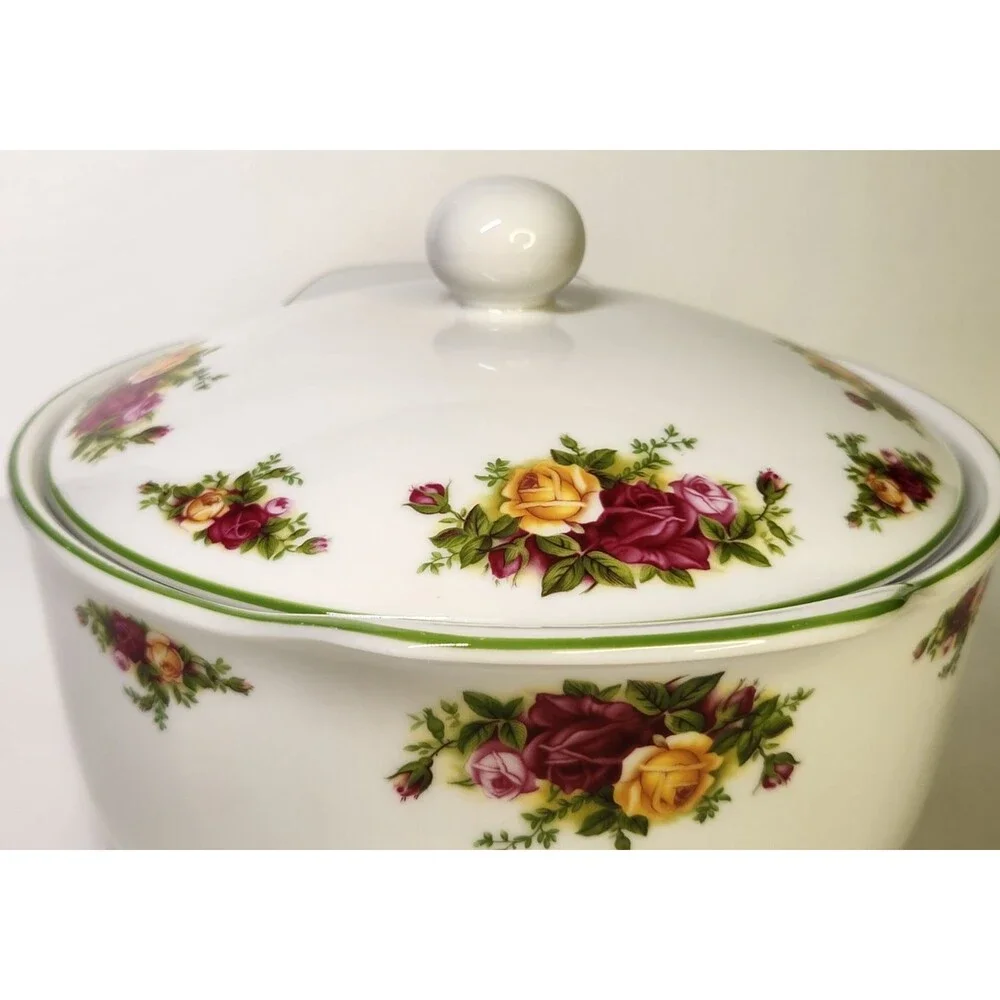 Royal Albert Old Country Roses Covered Casserole Dish Green Trim 2.5 Qt 10.5